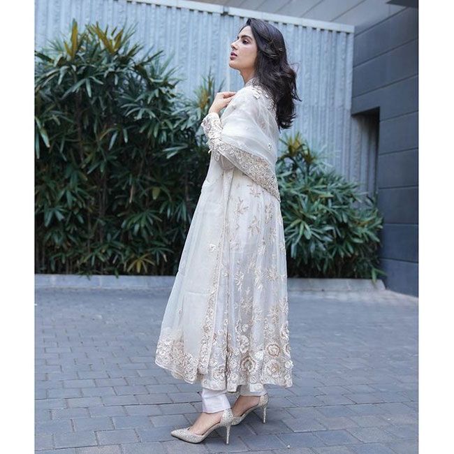 Samyuktha Menon Staggering Poses At Gym